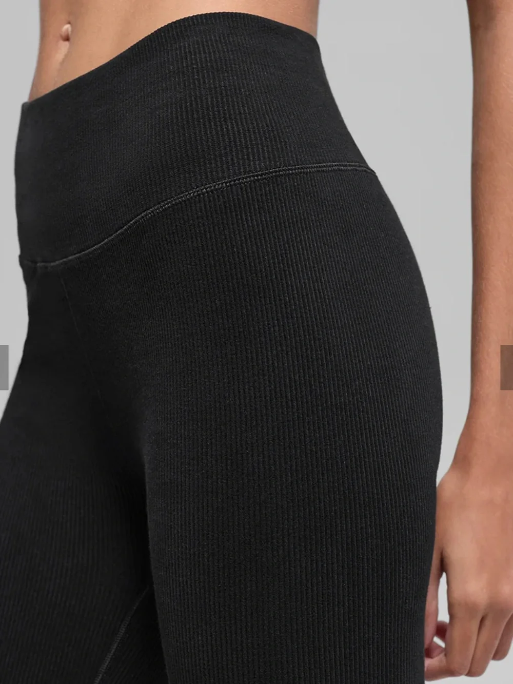 🧘‍♀️ Alo Yoga Seamless High-Waist Ribbed Legging – Black (Size XS)